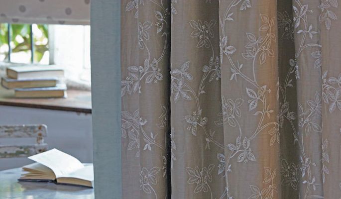 Westbury Silks Trailing Tree Silk 31535 ткань James Hare, Цветы-Растения от магазина Ткани Мира ✅