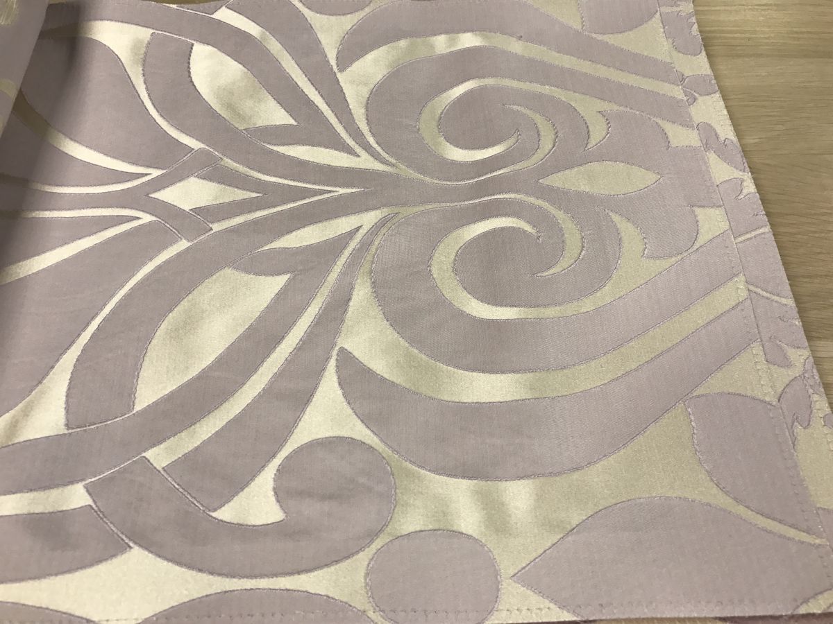 Ткань Isadora Lauressa Daylight, Вензель-Завитки от магазина Ткани Мира ✅