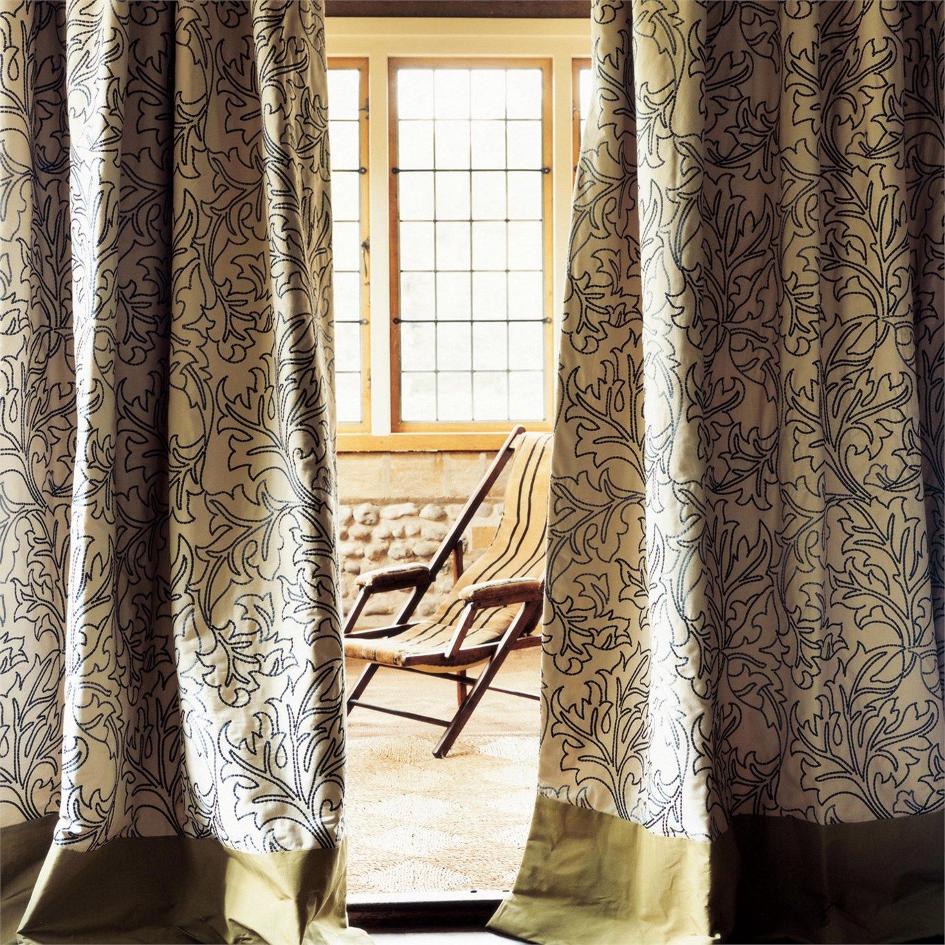 Morris Embroideries Acanthus Embroidery ткань Morris&Co, Цветы-Растения от магазина Ткани Мира ✅