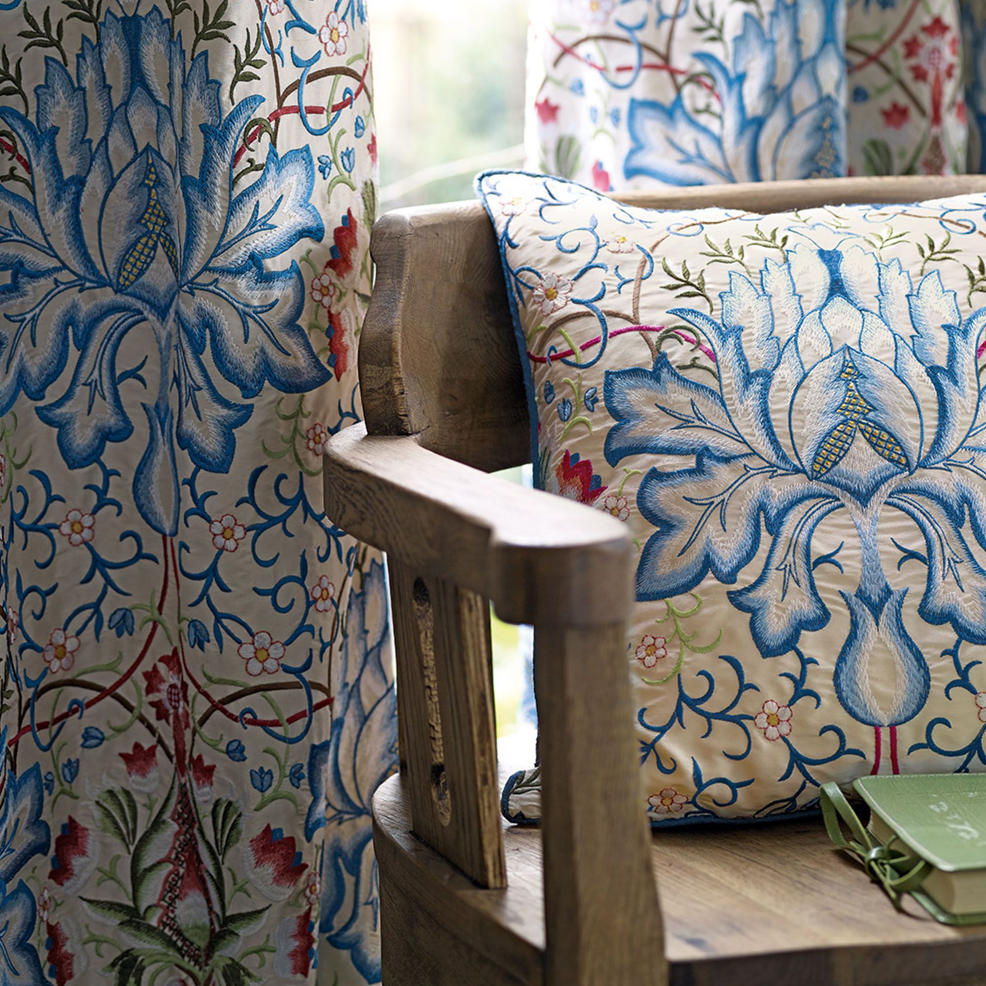 Woodland Embroideries Artichoke Embroidery ткань Morris&Co, Цветы-Растения от магазина Ткани Мира ✅