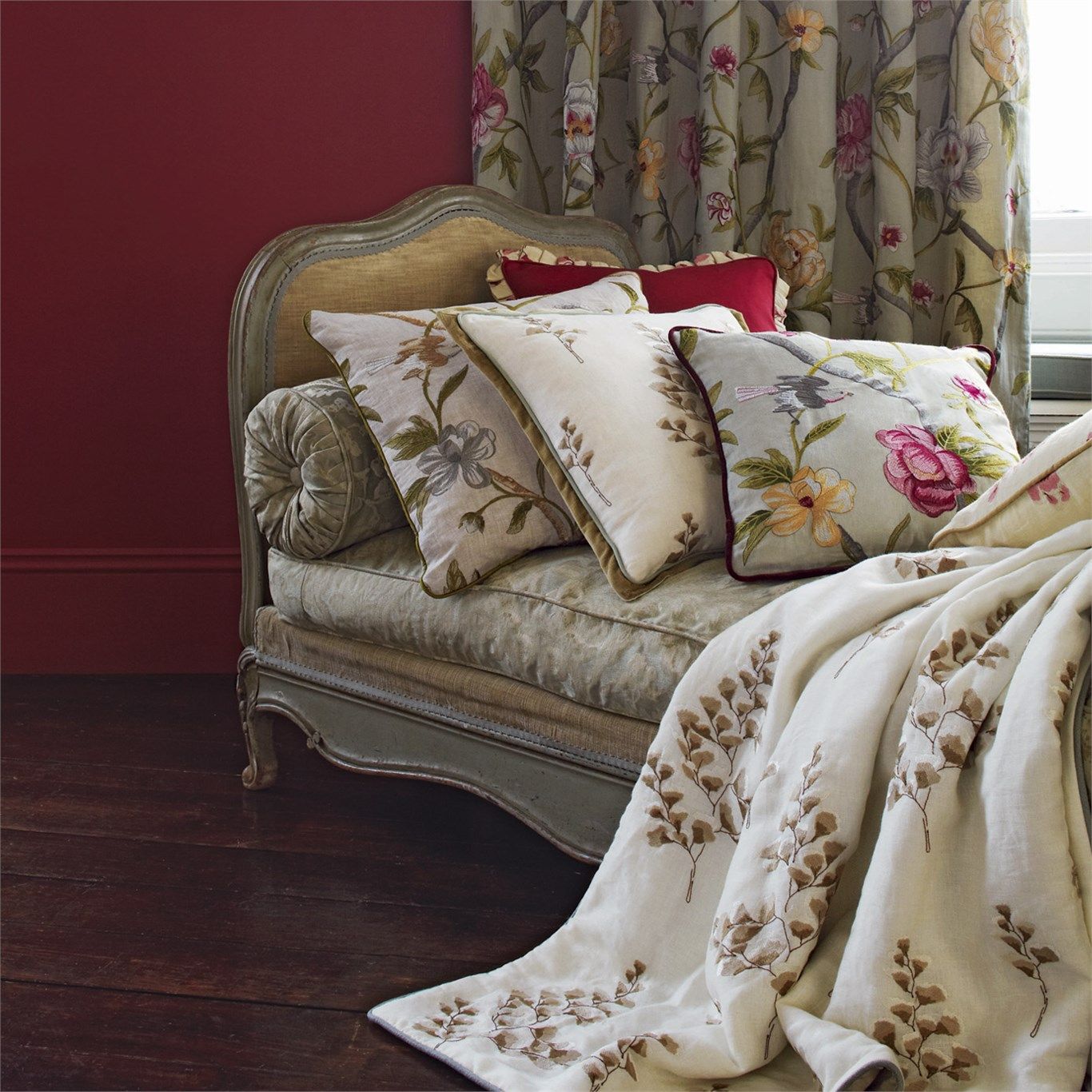 Eleonora 320836 ткань Zoffany, Персонажи от магазина Ткани Мира ✅