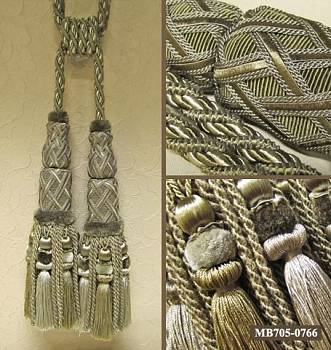 картинка MB705-1270 Holiday кисти от магазина Ткани Мира