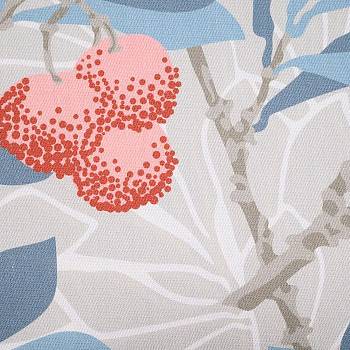 Strawberry Tree Dewdrop ткань Silver Studio от магазина Ткани мира